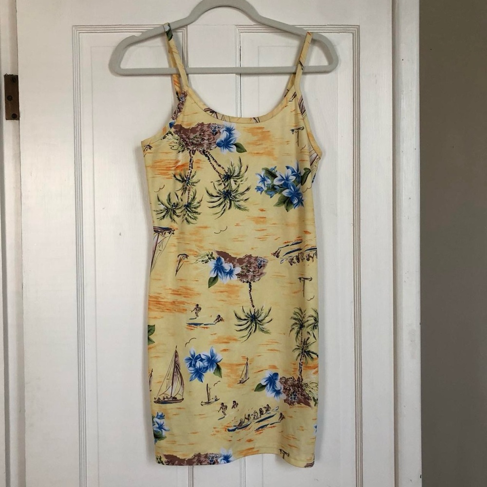 Vintage super soft yellow Hawaiian print spaghetti strap mini dress